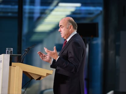 Luis de Guindos, vicepresidente del BCE, este lunes durante su intervención en el foro financiero organizado por KPMG y 'Expansión'.