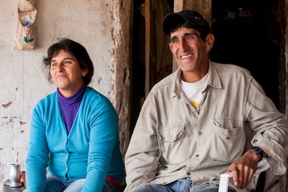 Óscar Aníbal Suárez y su esposa Nuni viven en el paraje El Negrito, el primero con el que Ingeniería Sin Fronteras entró en contacto.