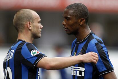 Wesley Sneijder es duda para el partido de 'Champions' ante el FC Barcelona.- En la imagen, junto a Samuel Eto'o