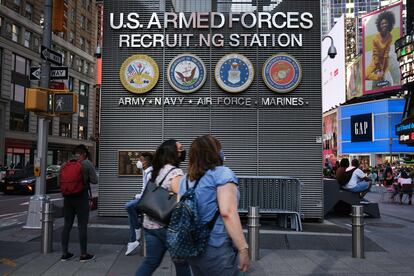 Una estación de reclutamiento militar en Times Square en Manhattan.