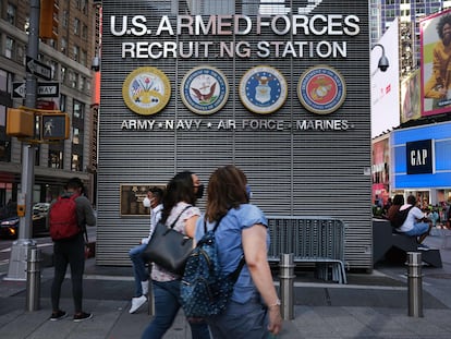 Una estación de reclutamiento militar en Times Square en Manhattan.