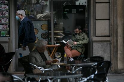 Una terraza de un bar de Barcelona, este miércoles.