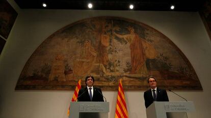 Carles Puigdemont (izquierda) y Artur Mas en el Palau de la Generalitat, el 10 de febrero.