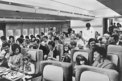 Interior de un Boeing 747 de la aerolínea británica BOAC (hoy British Airways) en 1970.