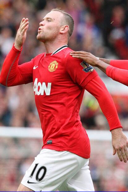 Rooney celebra su primer gol.