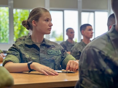 La princesa Leonor, en un aula de la Academia General Militar (AGM) de Zaragoza, durante su primer día de clase el pasado 18 de agosto.