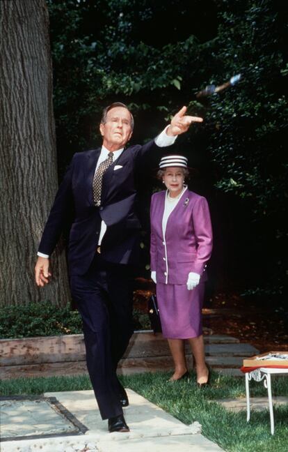 El presidente George Bush con la reina Isabel en Washington en 1991.