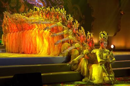 Los artistas ensayan antes de la primera Conferencia Mundial de turismo que se celebra esta semana en Beijing, China.