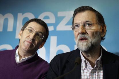 Mariano Rajoy (a la derecha), junto a Alberto Núñez Feijóo ayer en Pontevedra.