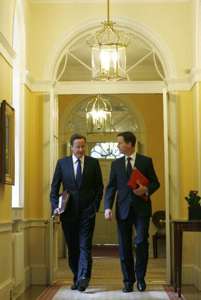 El primer ministro británico, David Cameron (izquierda), y Nick Clegg, viceprimer ministro, en Downing Street en septiembre.