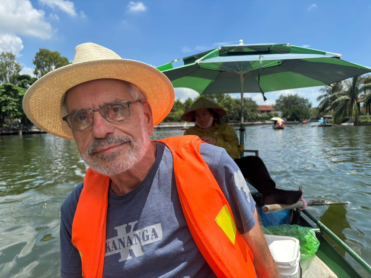 Un español de 76 años lleva seis semanas en la UCI en Vietnam mientras su familia intenta repatriarlo
