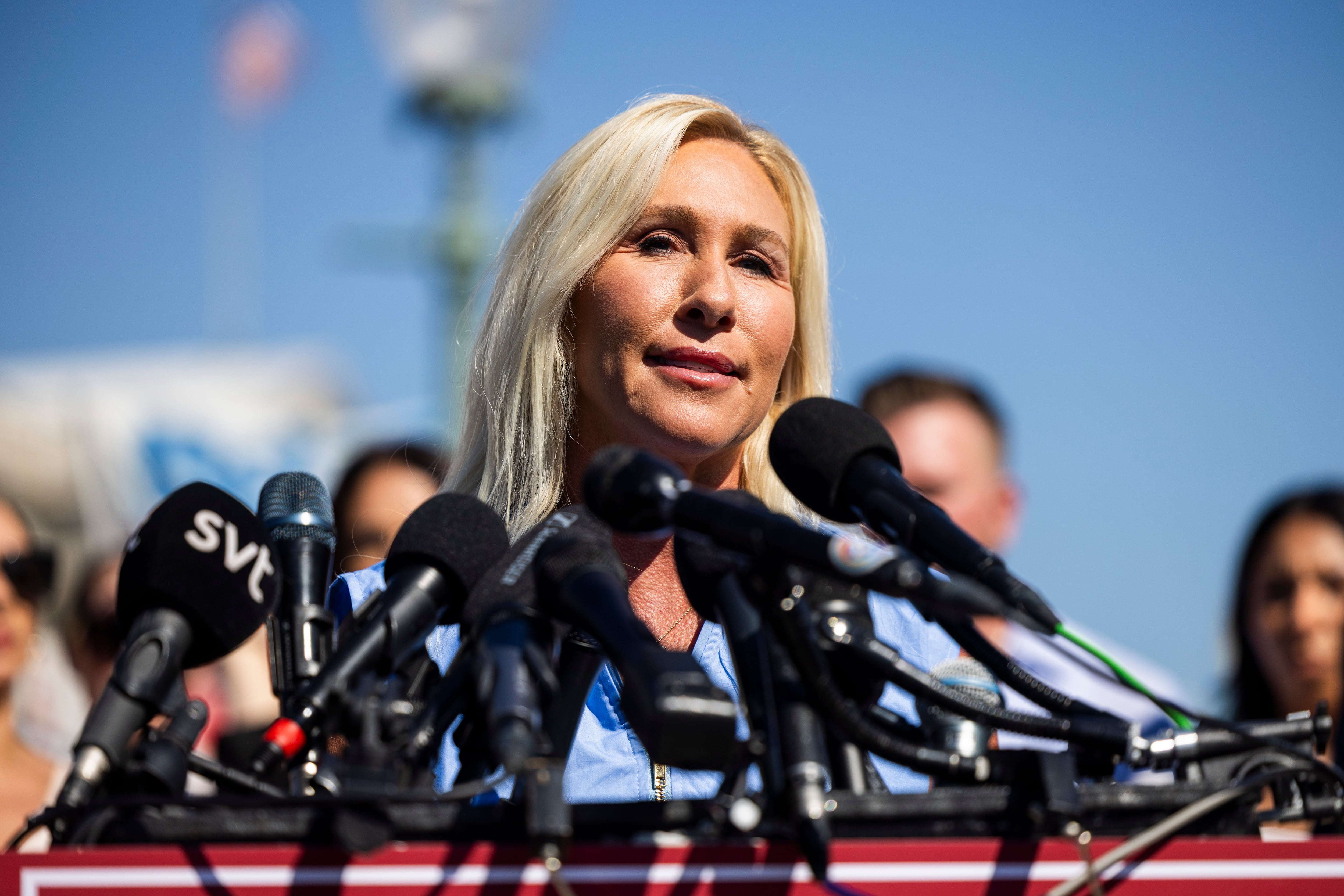 La congresista MAGA Marjorie Taylor Greene anuncia su retirada tras las acusaciones de “traidora” de Trump