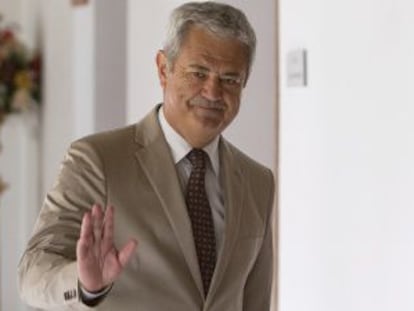 Francisco Vallejo, antes de la comparecencia en la comisi&oacute;n de investigaci&oacute;n en los ERE en el Parlamento de Andaluc&iacute;a. 