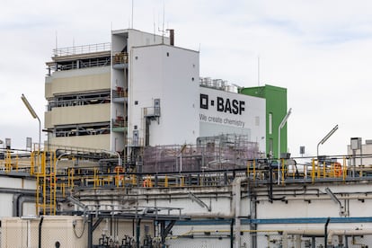 Edificio de las instalaciones de BASF en La Canonja (Tarragona), en el polígono petroquímico de Tarragona.