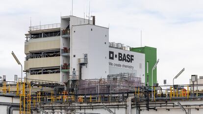 Edificio de las instalaciones de BASF en La Canonja (Tarragona), en el polígono petroquímico de Tarragona.