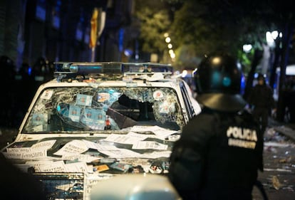 A vandalized Civil Guard patrol car outside the regional Economic Affairs Department.