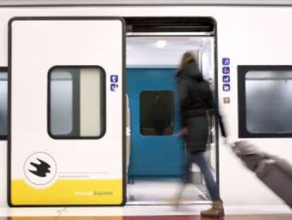 El tren Arlanda Express conecta el aeropuerto y la estación central de Estocolmo.