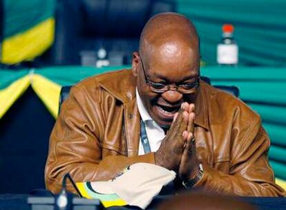 Jacob Zuma, el nuevo presidente del Congreso Nacional Africano, celebra su victoria.
