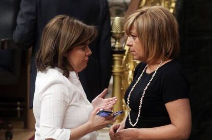 La vicepresidenta y la &#039;n&uacute;mero dos&#039; del PSOE durante un Pleno en el Congreso.