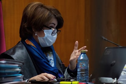 La fiscal Pilar Manso durante la sesión del juicio por la Operación Zamburiña celebrada este miércoles en la Audiencia Provincial de Ourense. EFE/ Brais Lorenzo