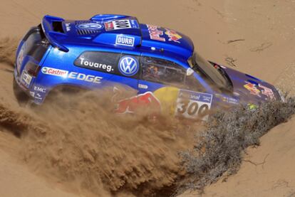 Carlos Sainz durante una etapa del Dakar 2011.