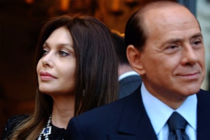 Berlusconi y su ya ex esposa Verónica Lario en una recepción oficial en el año 2004.