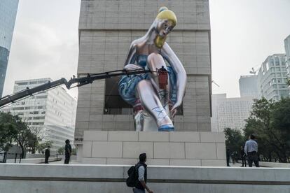 La escultura de Koons 'Bailarina sentada', a las afueras del Museo Jumex.