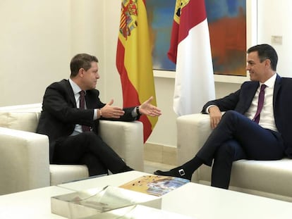 Sánchez y Page, antes de su reunión en La Moncloa. 