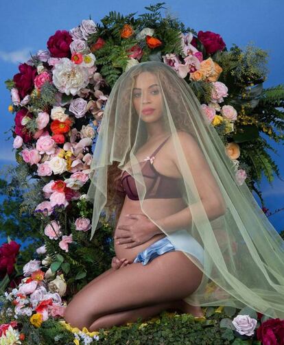 Esta imagen del Instagram de Beyoncé, obra del fotógrafo Awol Erizku y con la que anunció que estaba embarazada de los gemelos Rumi y Sir, se convirtió en la 'más gustada' de la plataforma en 2017: lleva más de 11 millones de ‘me gusta’ en 2020.