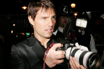 A Tom Cruise es fácil verle haciendo fotos con sus propias cámaras y con las de los fotógrafos, pero no se ha decidido aún a mostrar sus álbumes al mundo.