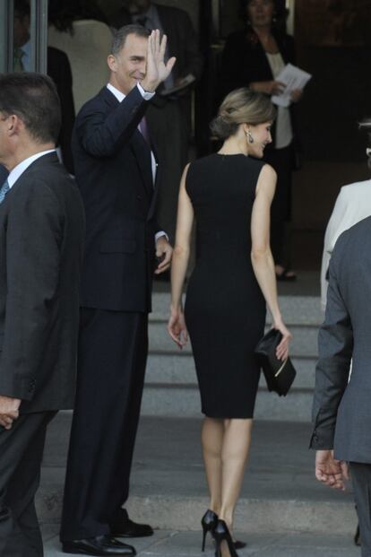 A final de verano de 2015, el cabello de doña Letizia ya había crecido lo suficiente como para poder hacerse un recogido. Este lo escogió para el inicio de temporada del Teatro Real, en Madrid. Cita a la que acudieron otros como Isabel Preysler, Mario Vargas Llosa, Manuela Carmena o Esperanza Aguirre. 