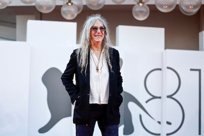 Patti Smith, en la alfombra roja de la ceremonia inaugural del festival de Venecia, este viernes.