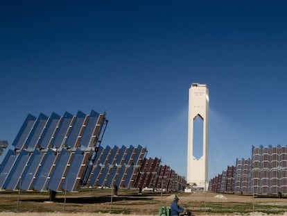 Planta solar de Abengoa en Sanl&uacute;car la Mayor (Sevilla).
 