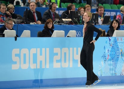 Plushenko comunica su renuncia a los jueces.