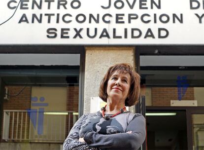 Concha Martín, en la sede del Centro Joven de Anticoncepción y Sexualidad de Madrid, en la calle de San Vicente Ferrer.