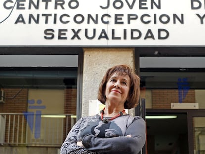 Concha Martín, en la sede del Centro Joven de Anticoncepción y Sexualidad de Madrid, en la calle de San Vicente Ferrer.