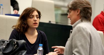 Celia Mayer (izquierda) con Marta Higueras.