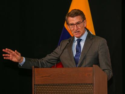 El presidente del Partido Popular (PP), Alberto Núñez Feijóo, imparte una conferencia en la Universidad de las Américas (UDLA), en Quito (Ecuador), este jueves.