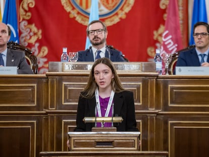 Claudia Serna, secretaria general de Sekmun, durante su intervención en el Antiguo Salón de Sesiones en el Senado, con motivo de la inauguración de la XIX edición de este encuentro de estudiantes.