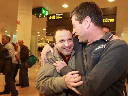 &Oacute;scar S&aacute;nchez a su llegada al aeropuerto de Barcelona desde Italia. 