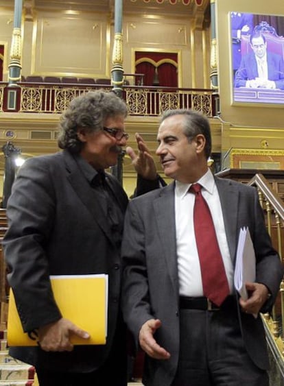 El diputado Joan Tardà (izquierda) con Celestino Corbacho.