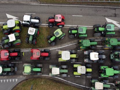 Protesta de agricultores, con sus tractores, en Genk (Bélgica) este 9 de febrero.