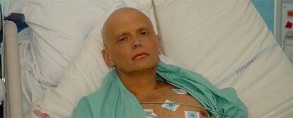 Alexander Litvinenko, durante su ingreso en un hospital de Londres.