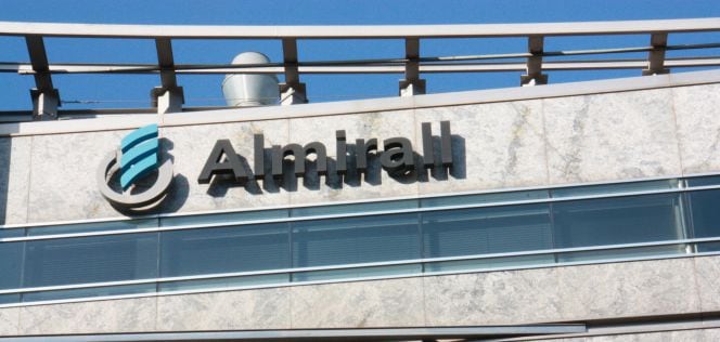 Almirall y Faes Farma dan más de 960 millones a los accionistas con su ‘rally’ anual en Bolsa