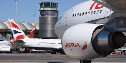 Aviones de Iberia y British Airways, ambas del grupo de aerolíneas IAG.