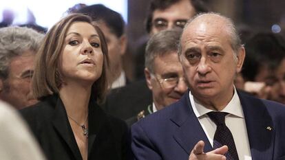 María Dolores de Cospedal junto al exministro del Interior, Jorge Fernández Díaz. 