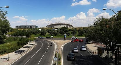 Estadio de la Peineta, desde la avenida de Arcentales.