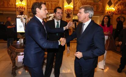 Desde la izquierda: Albert Rivera, Ángel Aguado y Ángel Garrido en el desayuno de Forum Economía, este miércoles.