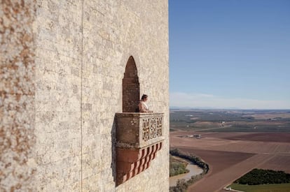 Uno de los balcones del castillo de Almodóvar del Río, en la provincia de Córdoba.
