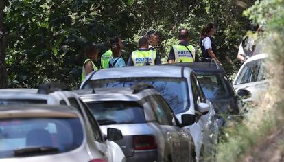 Els Mossos durant la reconstrucció de l'assassinat al pantà de Foix.